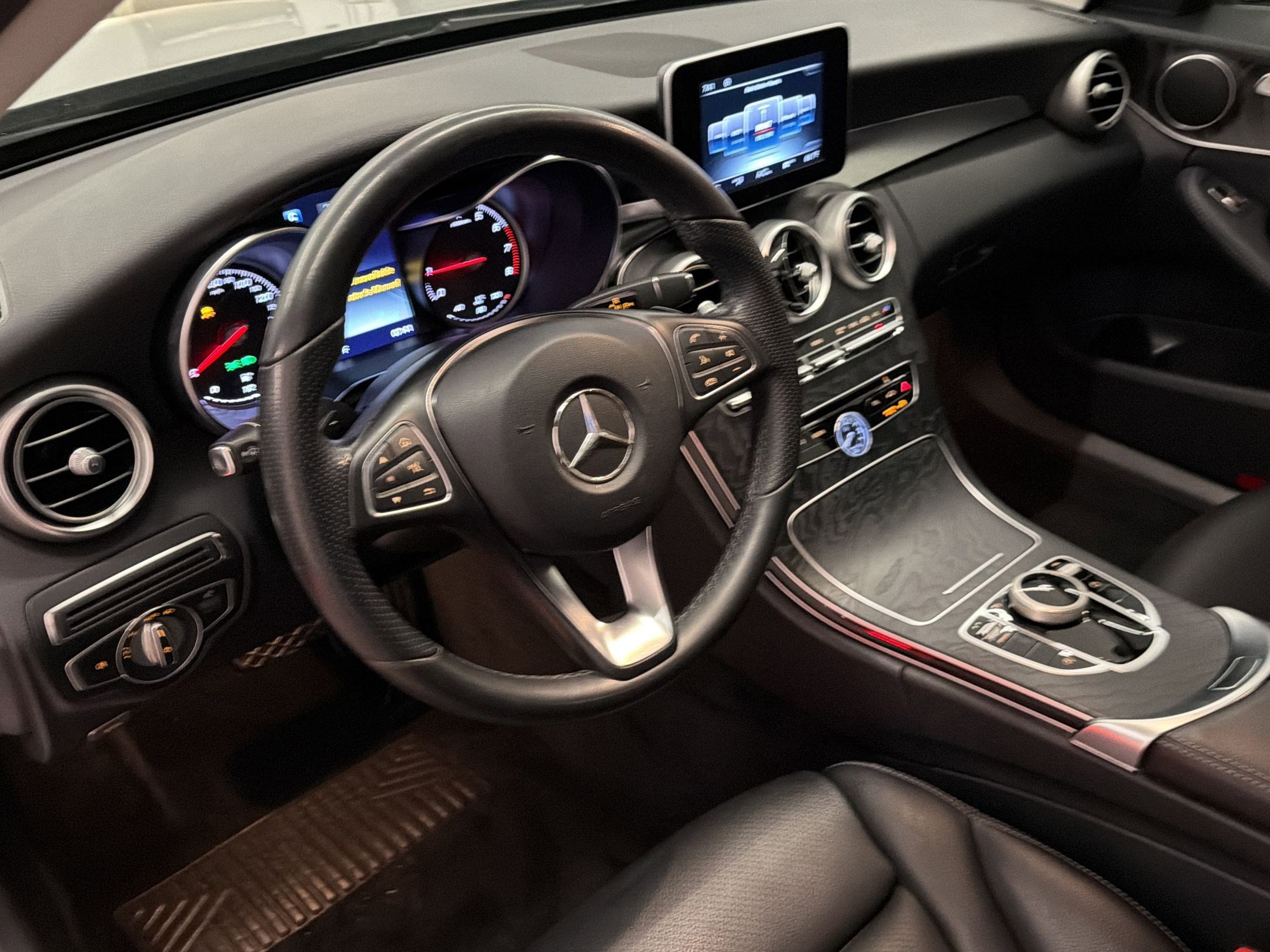 Used 2017 Mercedes-Benz C 300 Sedan image 4