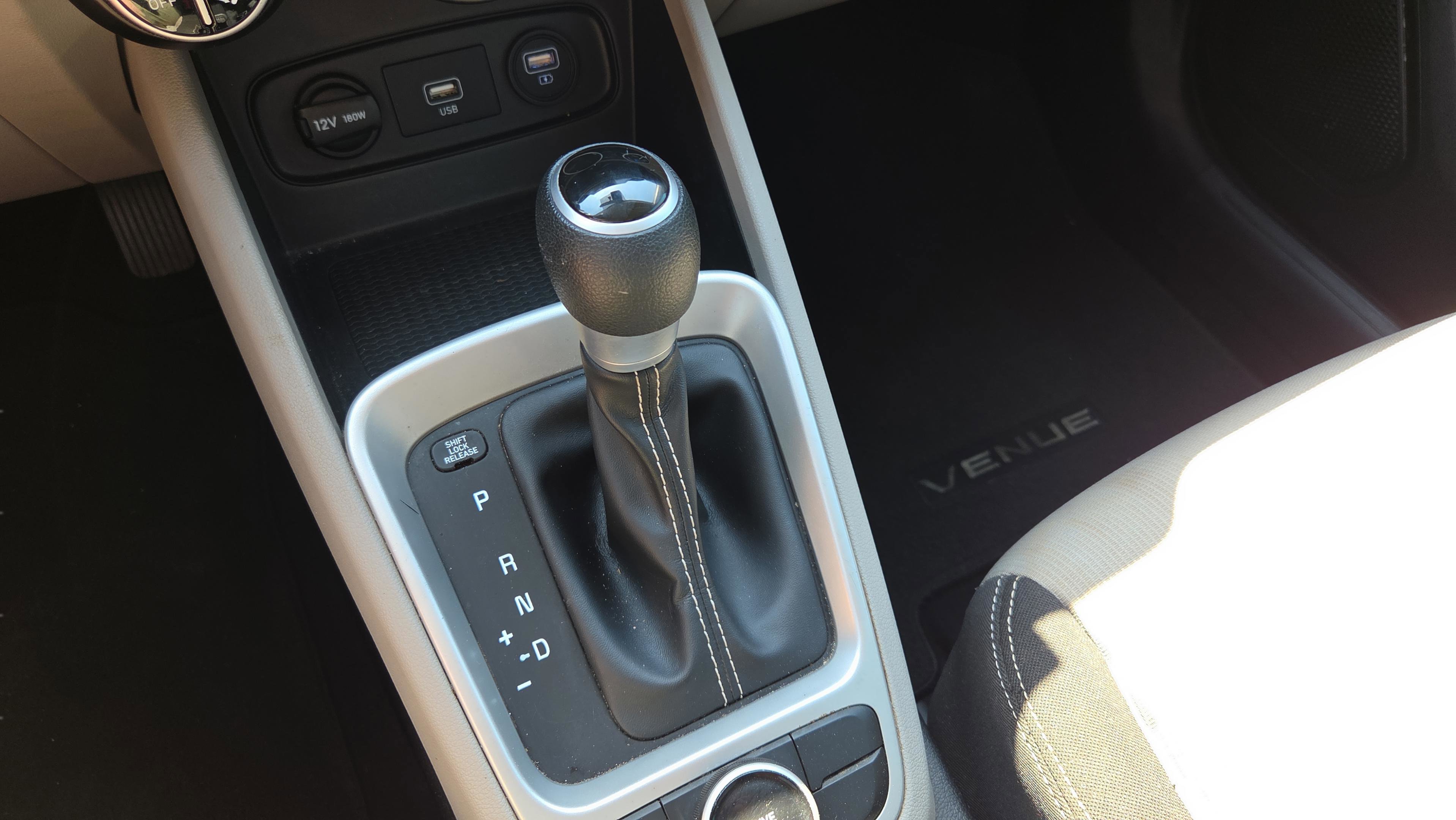 Used 2020 Hyundai Venue SEL image 23