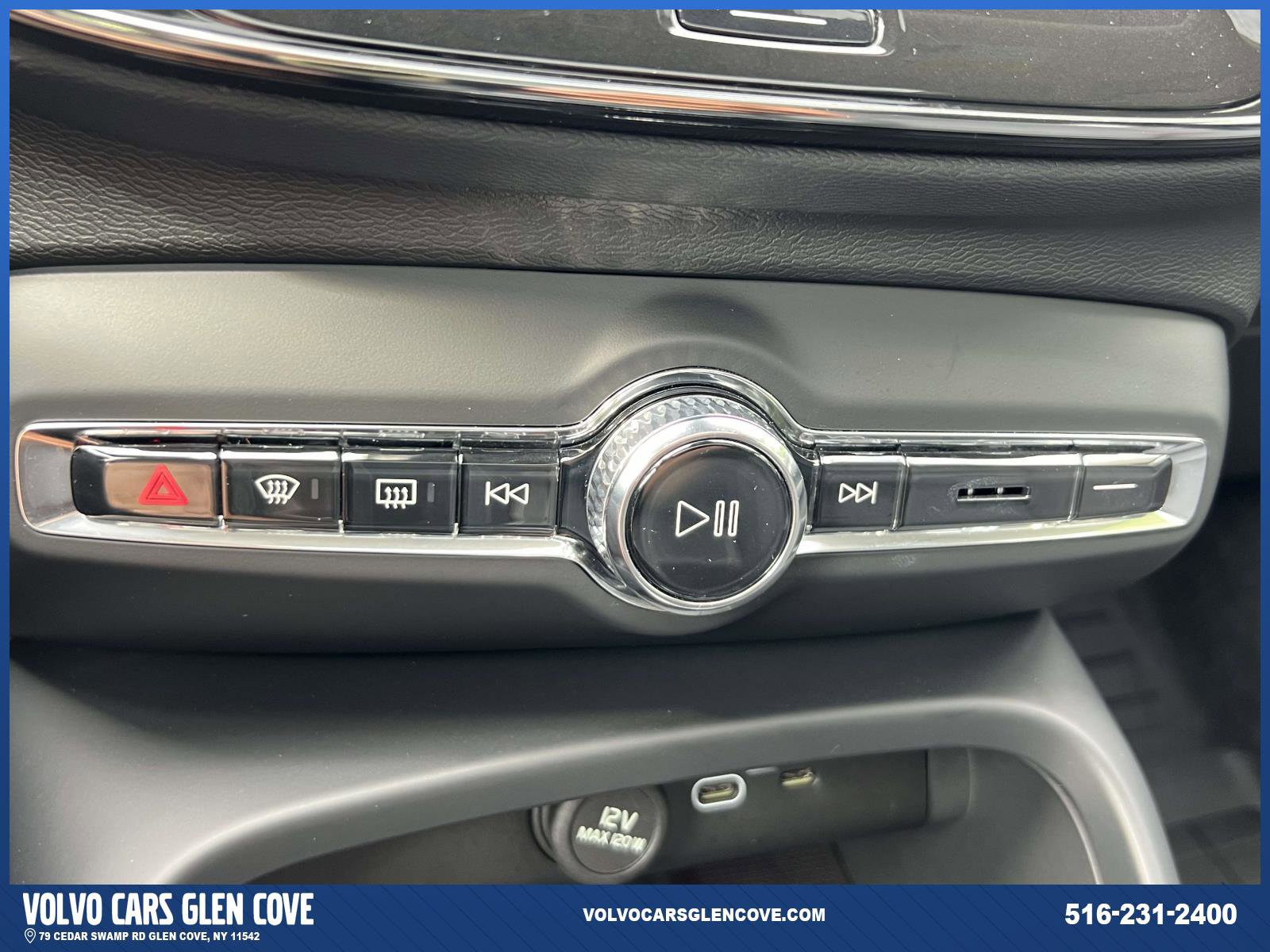 Certified 2025 Volvo XC40 B5 Ultra w/ Protection Package Premier image 30