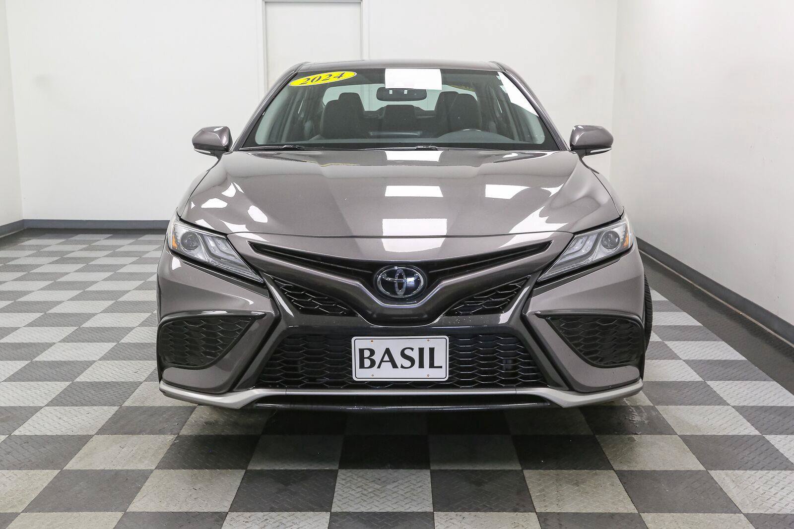 Used 2024 Toyota Camry XSE FWD image 3