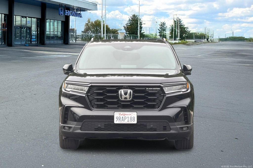 Certified 2025 Honda Pilot Black Edition image 14