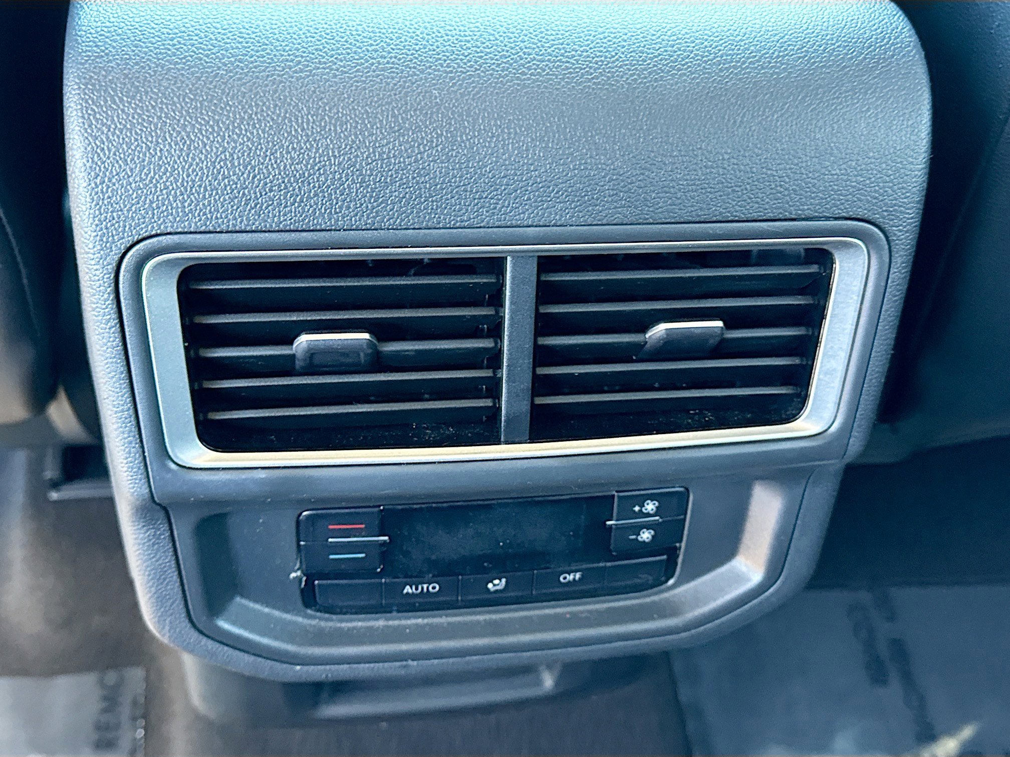 Used 2024 Volkswagen Atlas SE image 19