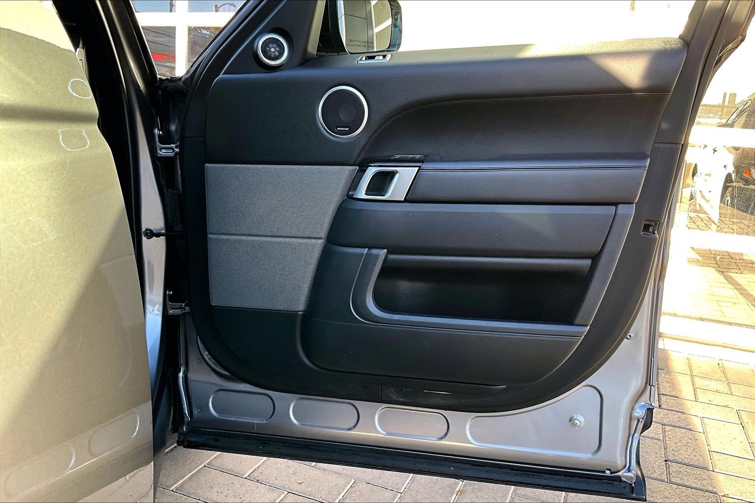 Used 2020 Land Rover Range Rover Sport HSE image 24