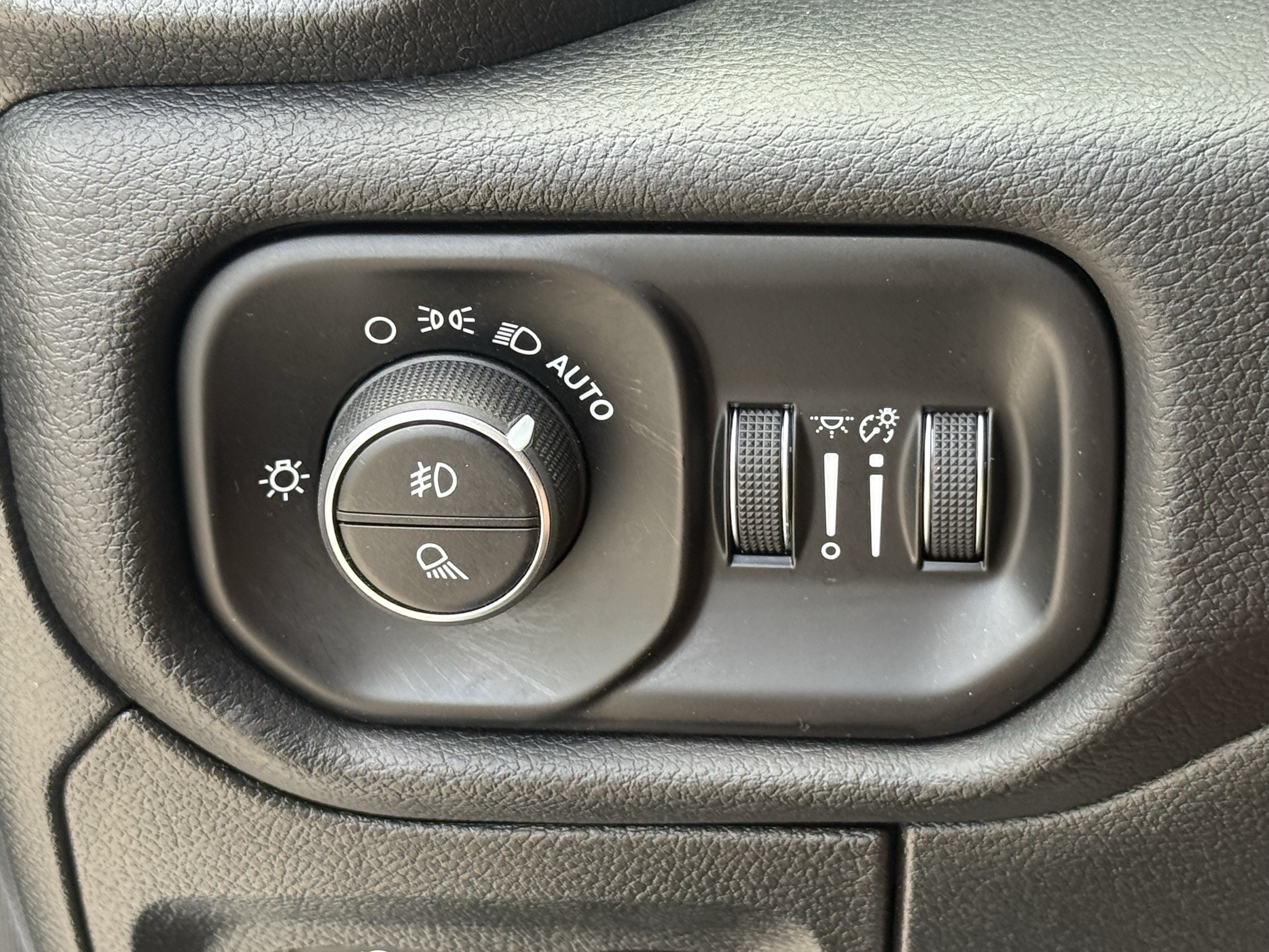 Used 2025 RAM 1500 Laramie w/ Sport Appearance Package AWD/4WD image 26