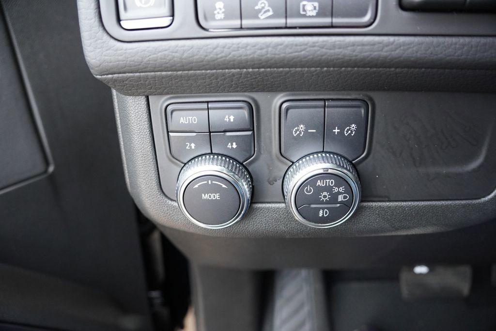 Certified 2023 GMC Yukon Denali image 28