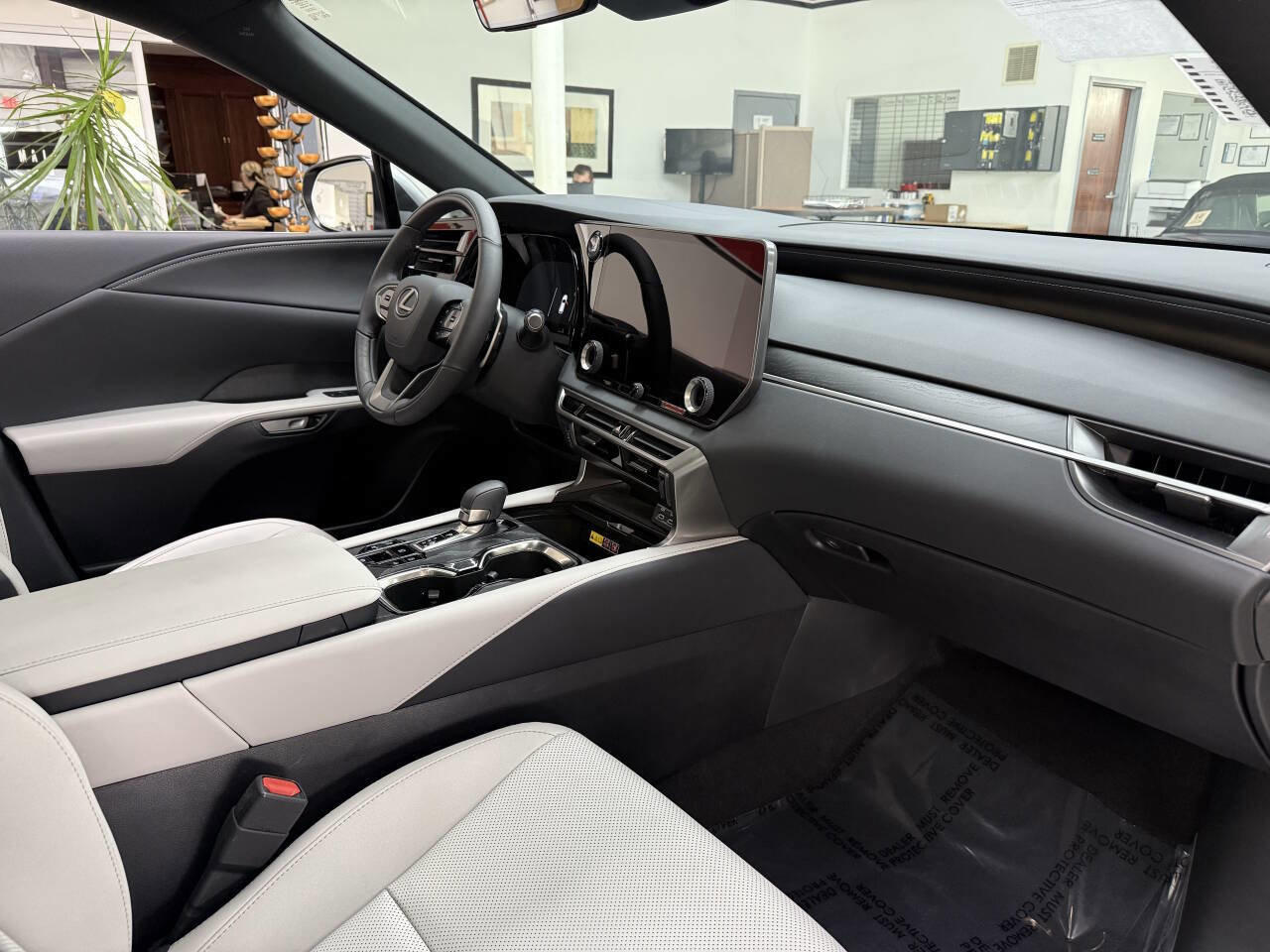 Used 2025 Lexus RX 350 Premium image 18