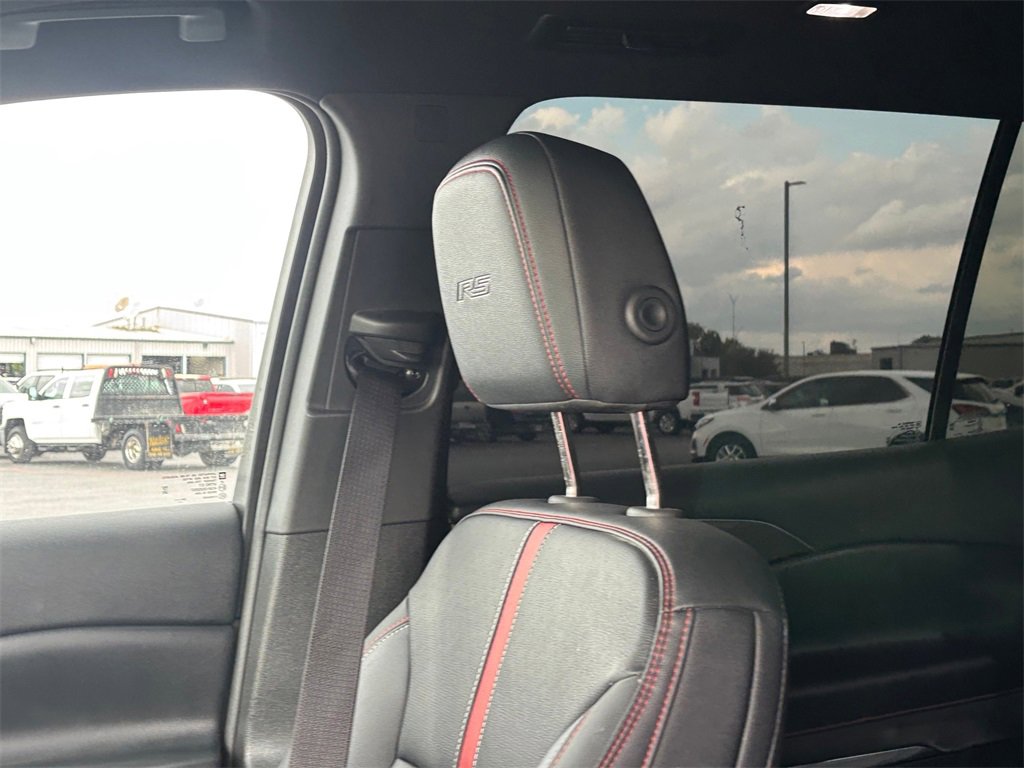 Used 2025 Chevrolet Traverse RS image 14