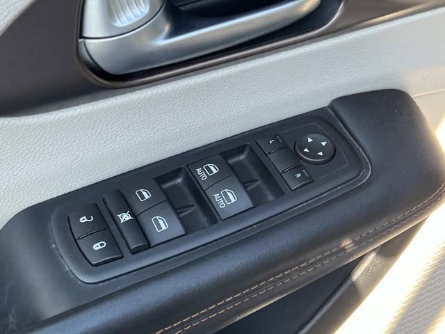 Used 2017 Chrysler Pacifica Touring-L FWD image 18