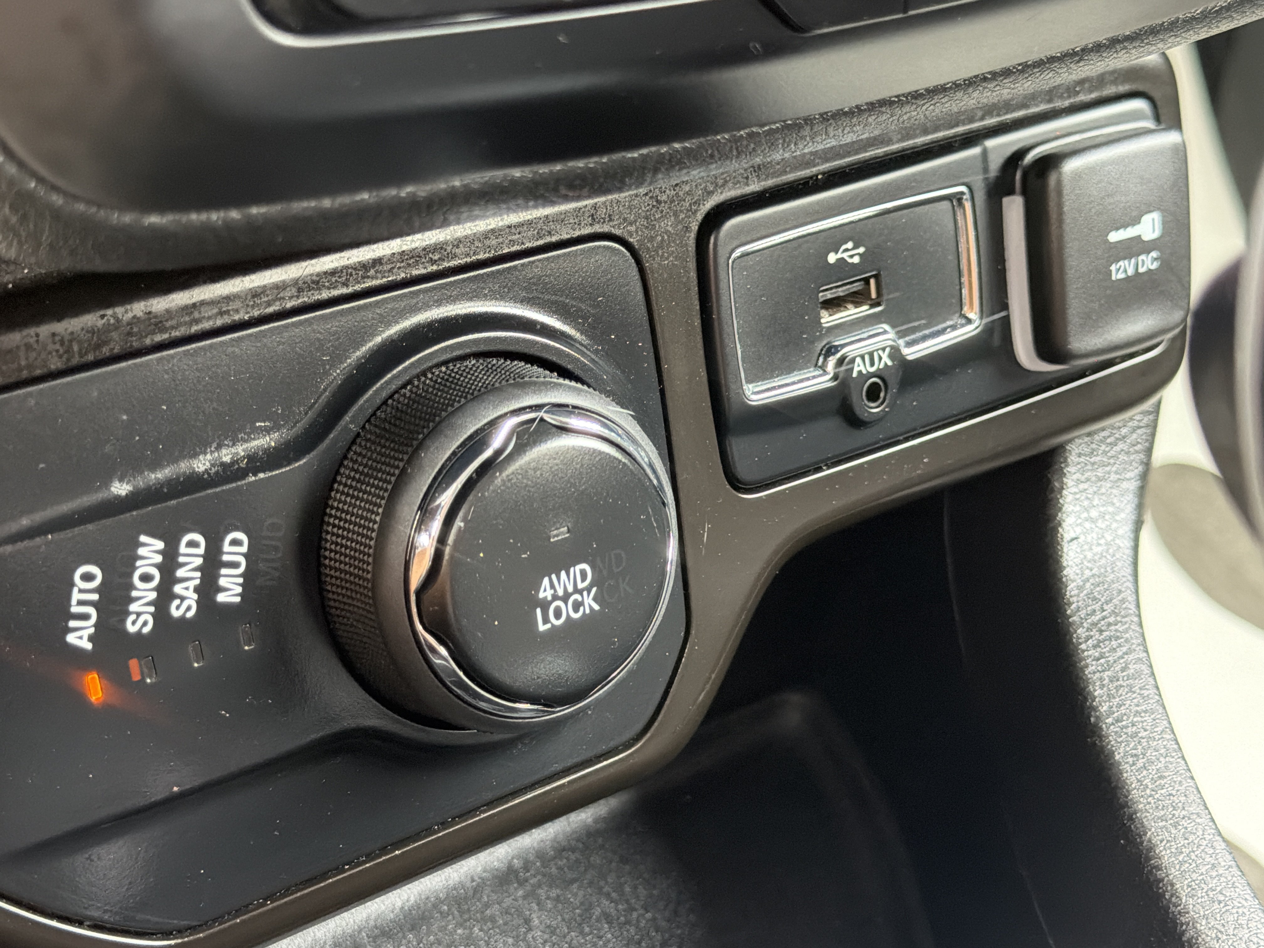 Used 2023 Jeep Renegade Latitude AWD/4WD image 29