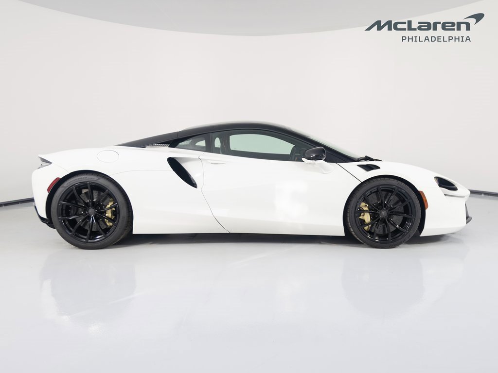 New 2025 McLaren Artura image 4