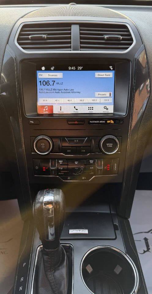 Used 2018 Ford Explorer XLT w/ Equipment Group 202A image 16