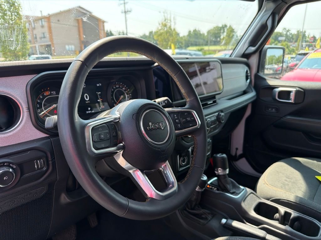 Used 2025 Jeep Wrangler Unlimited Sahara AWD/4WD image 15