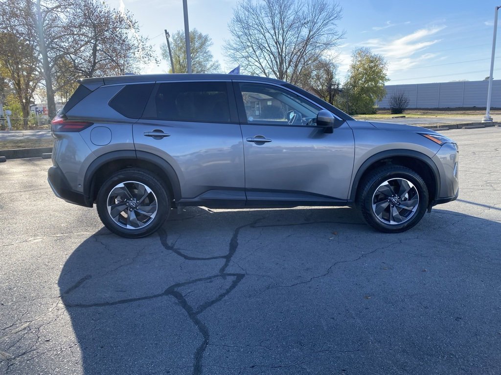 Used 2024 Nissan Rogue SV image 8