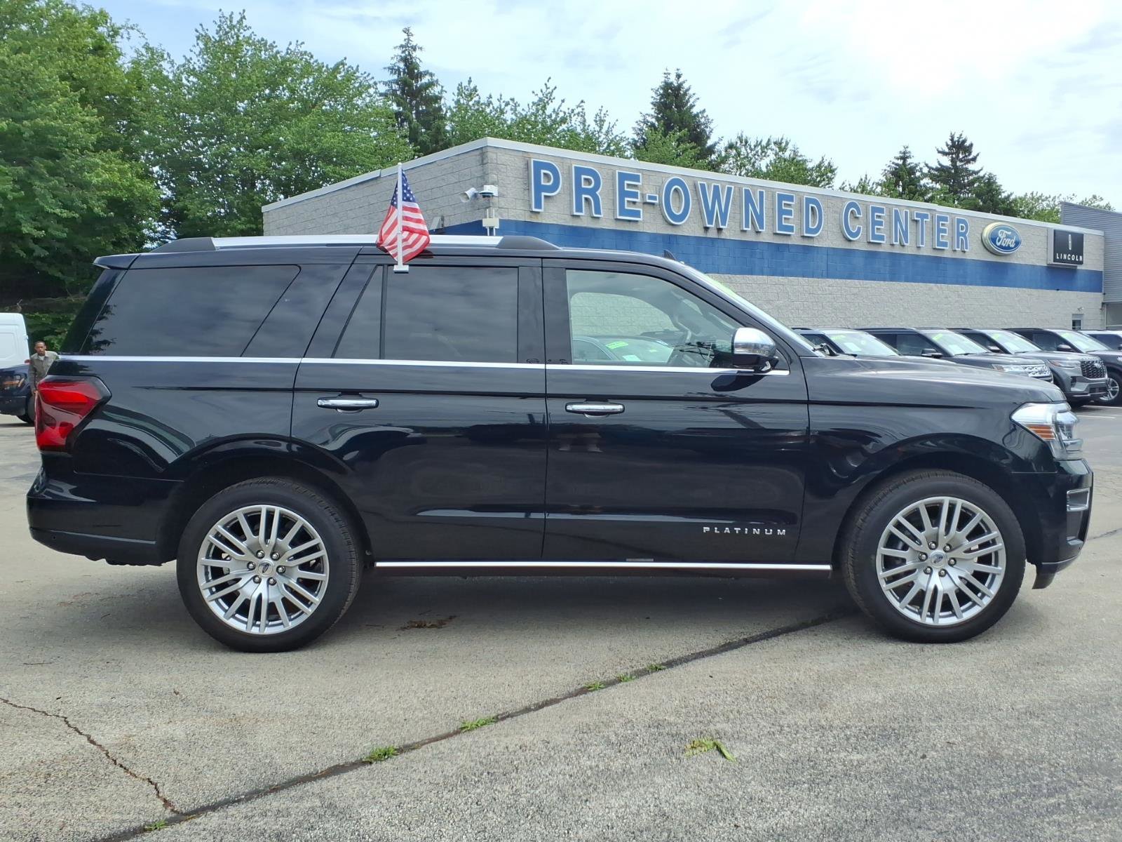 Certified 2024 Ford Expedition Platinum AWD/4WD image 3
