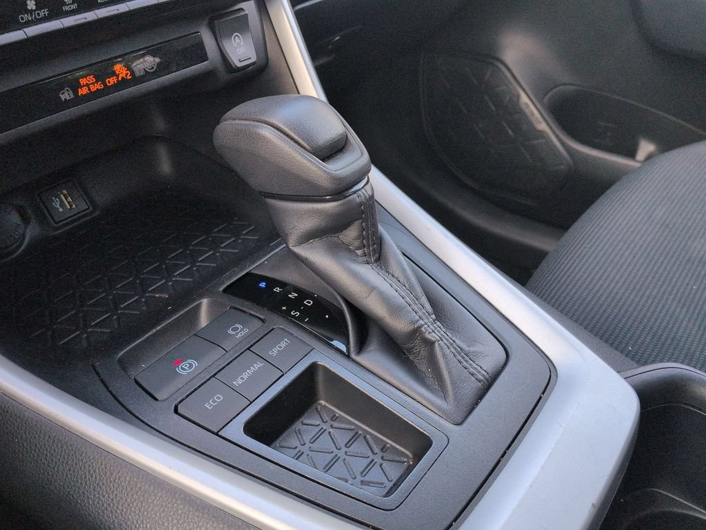 Used 2025 Toyota RAV4 LE FWD image 19