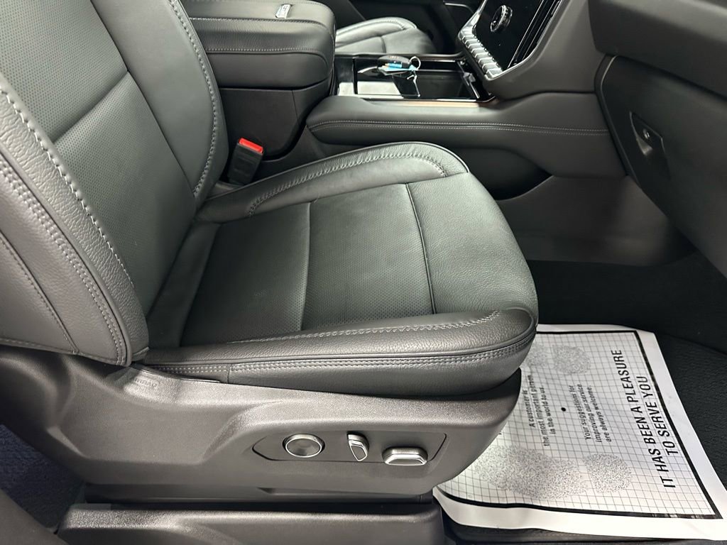 Used 2025 GMC Yukon Denali w/ Sun & Power Step Package image 57