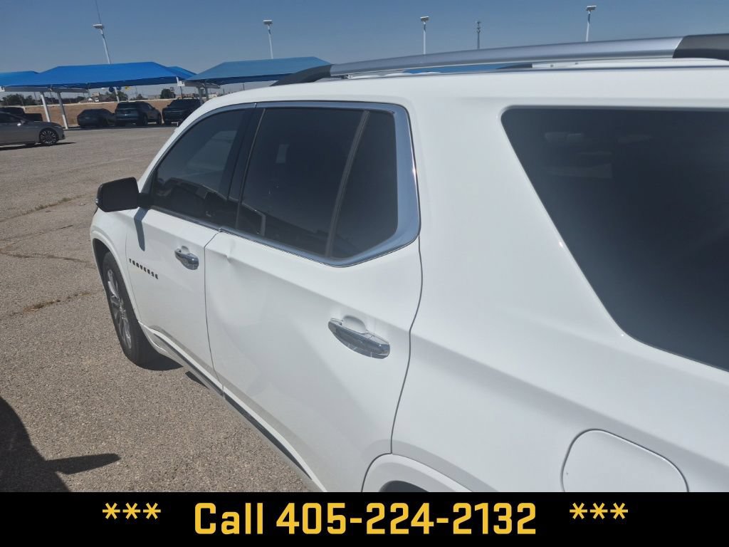 Used 2022 Chevrolet Traverse Premier w/ LPO, Blackout Package FWD image 11