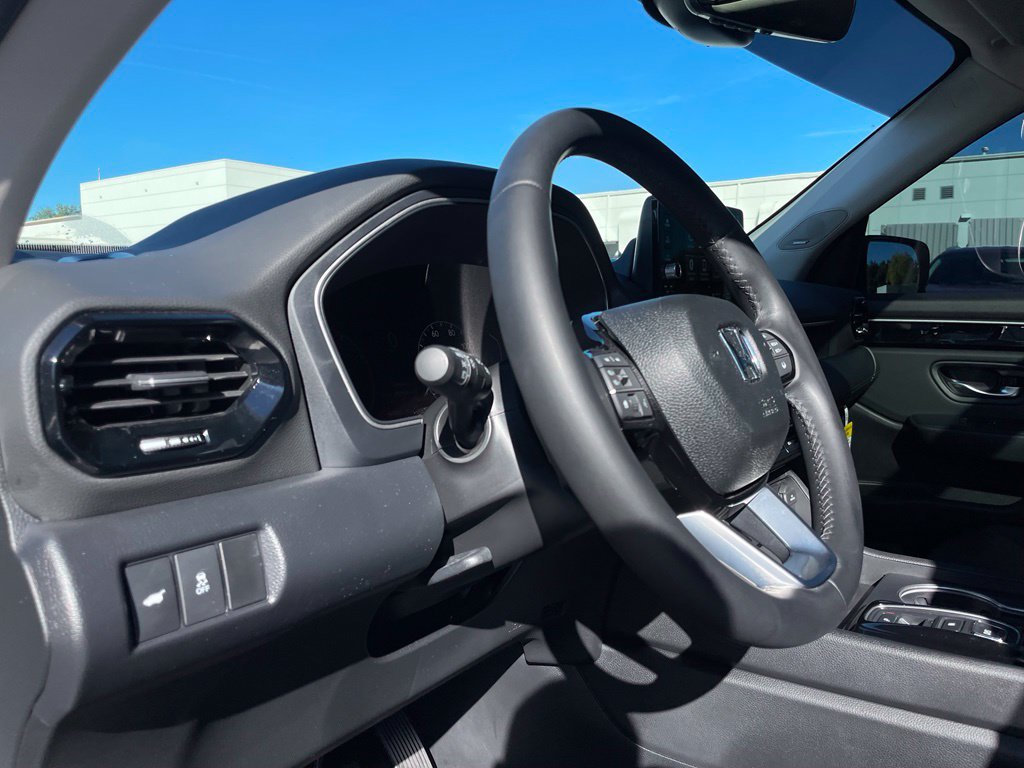 Certified 2025 Honda Pilot Touring image 27