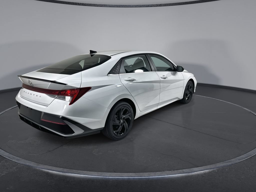 New 2026 Hyundai Elantra SEL Sport Premium FWD image 8
