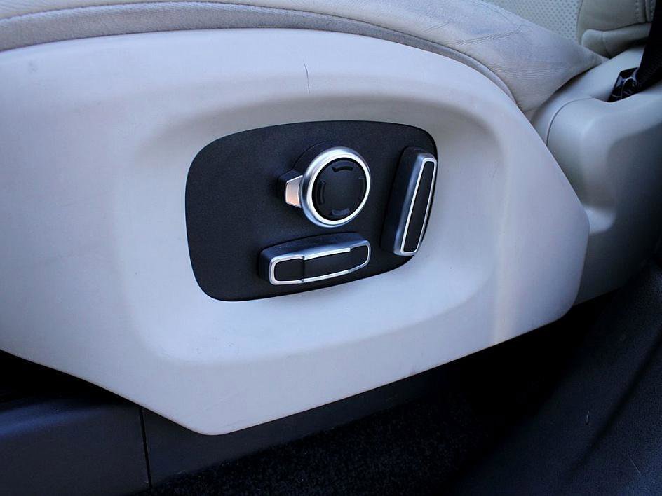 Used 2017 Land Rover Range Rover HSE image 9