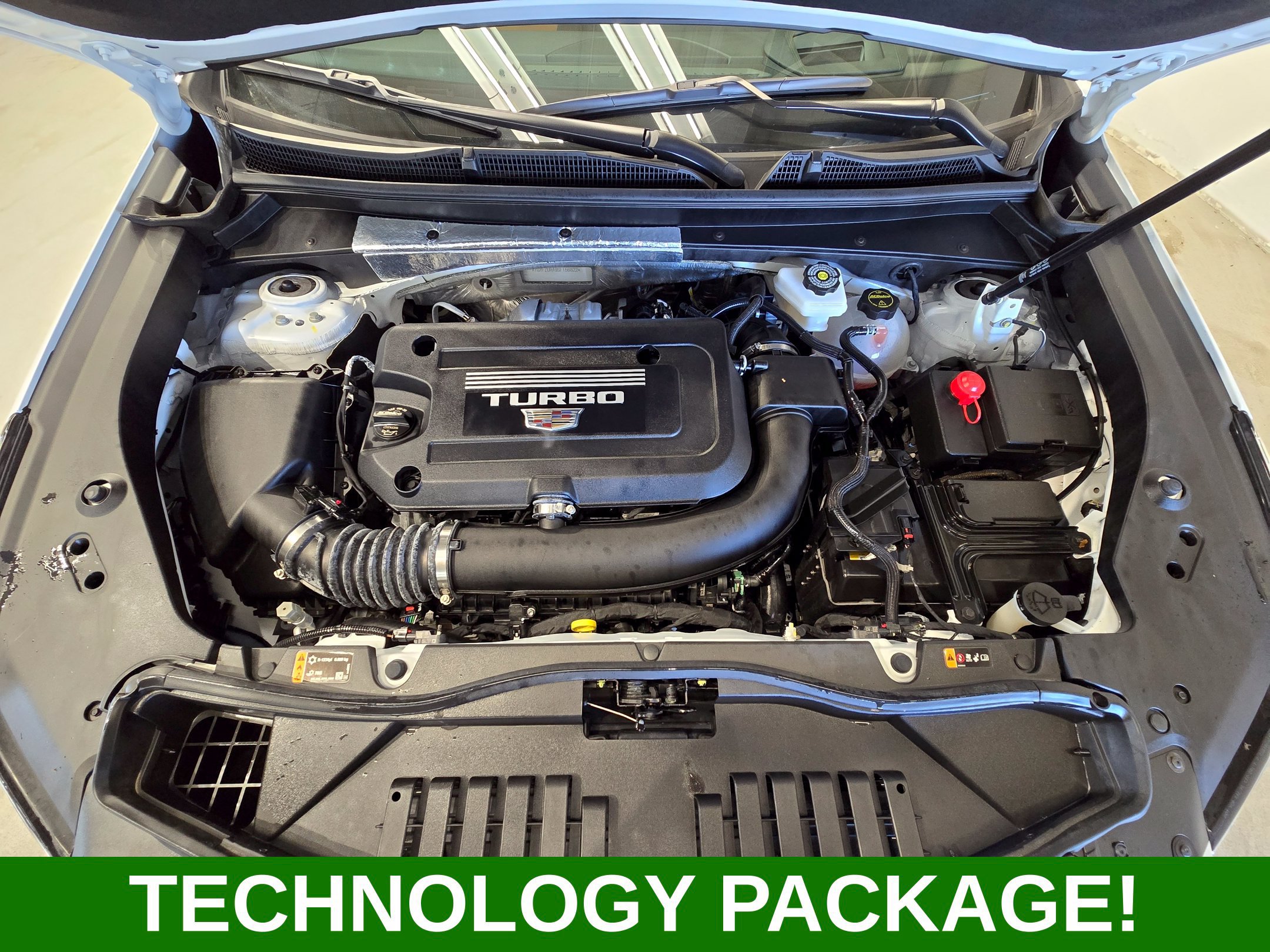 Used 2025 Cadillac XT4 Premium Luxury w/ Technology Package AWD/4WD image 24