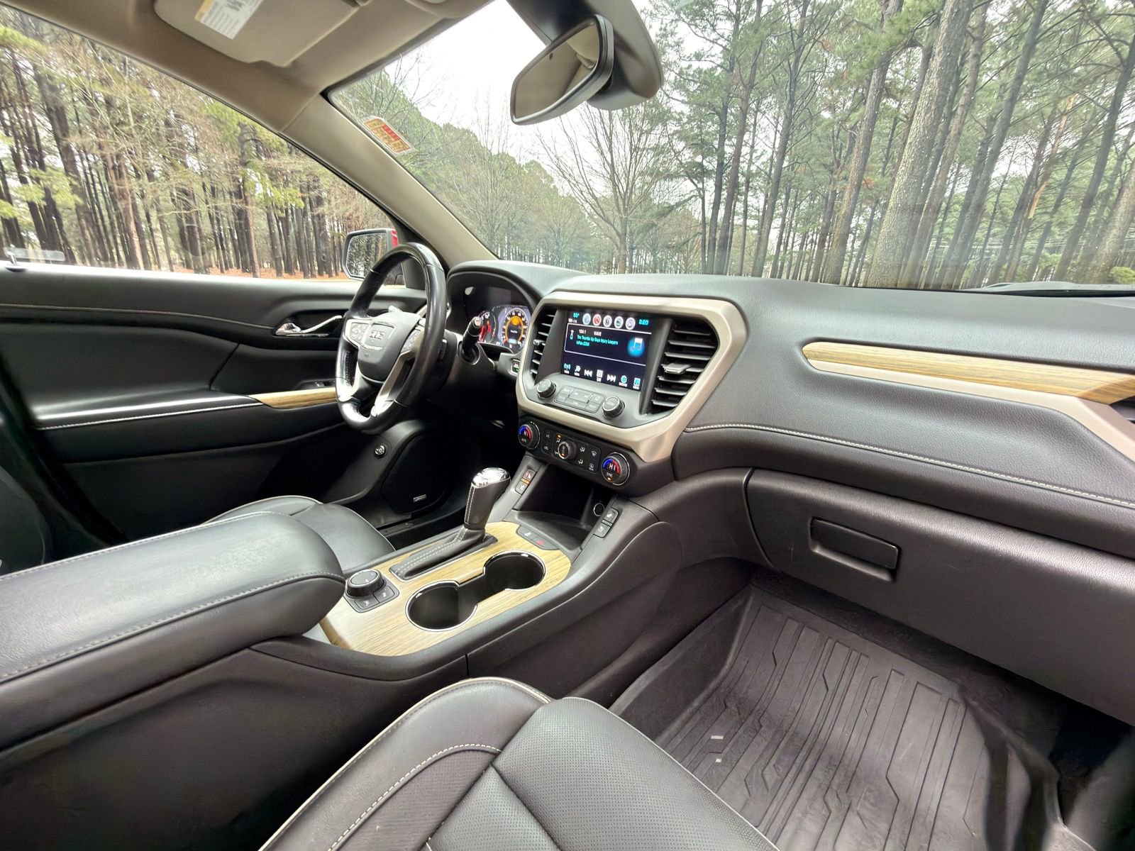 Used 2019 GMC Acadia Denali w/ Technology Package FWD image 18