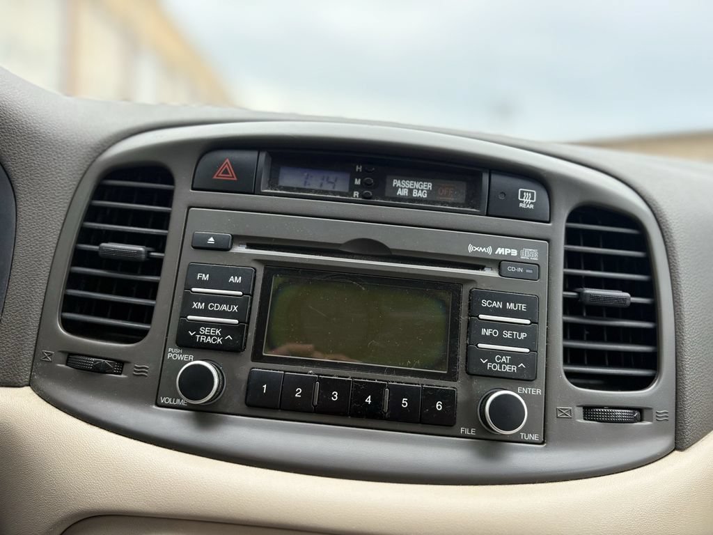Used 2011 Hyundai Accent GLS FWD image 19