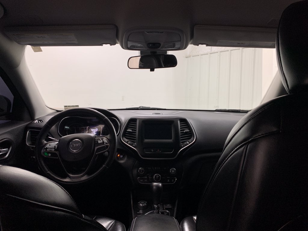 Used 2019 Jeep Cherokee Latitude Plus AWD/4WD image 17