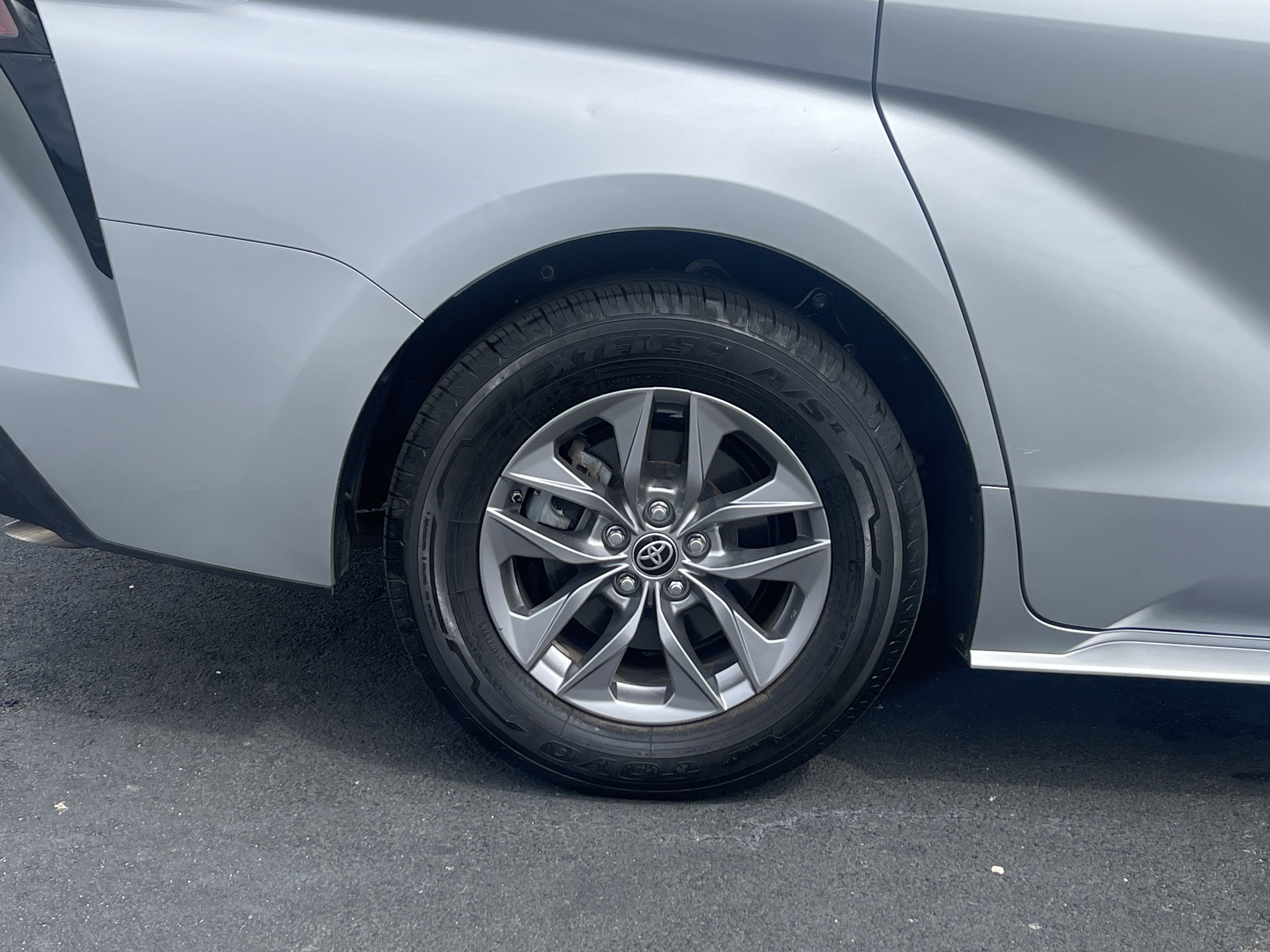 Used 2021 Toyota Sienna LE image 34