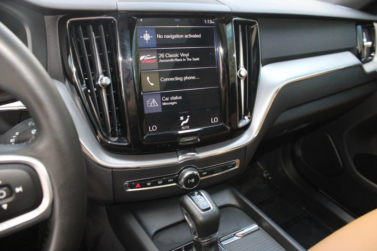 Used 2020 Volvo XC60 T5 Momentum w/ Protection Package Premier image 23