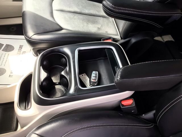 Used 2024 Chrysler Pacifica Touring-L FWD image 18