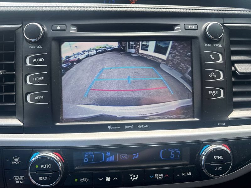 Used 2016 Toyota Highlander Plus AWD/4WD image 26