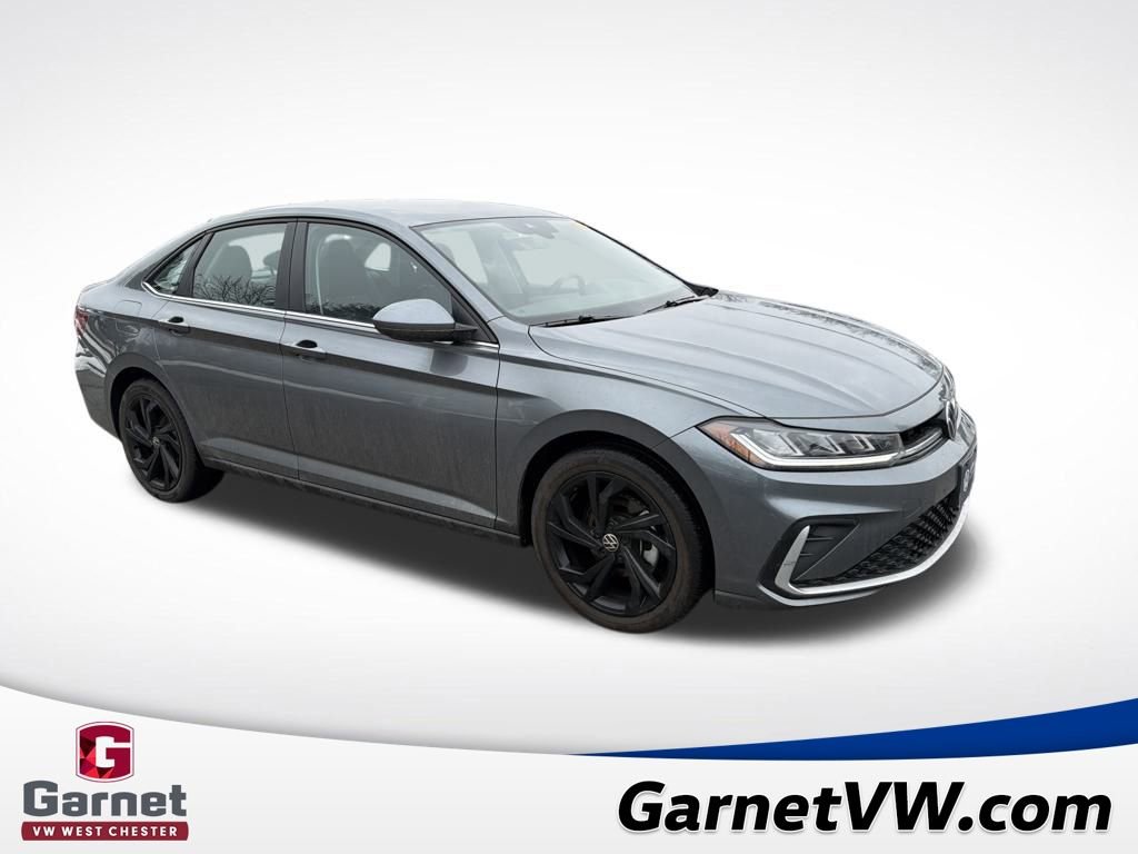 Certified 2025 Volkswagen Jetta SE w/ Black Wheel Package image 8