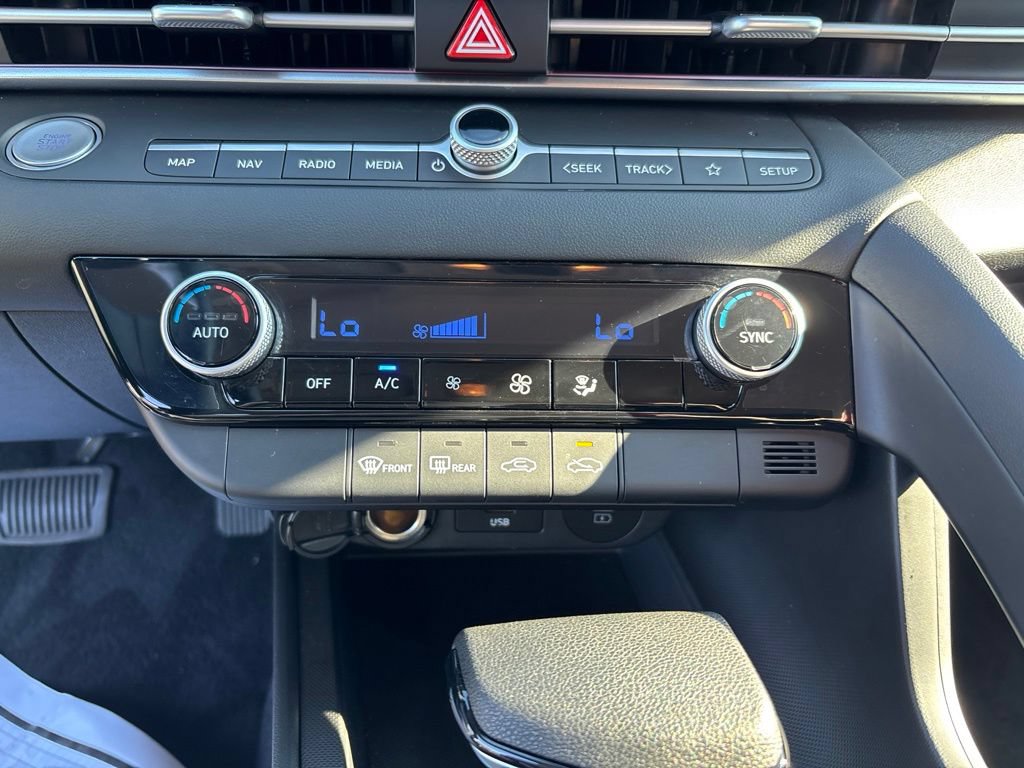 Certified 2024 Hyundai Elantra SEL FWD image 20
