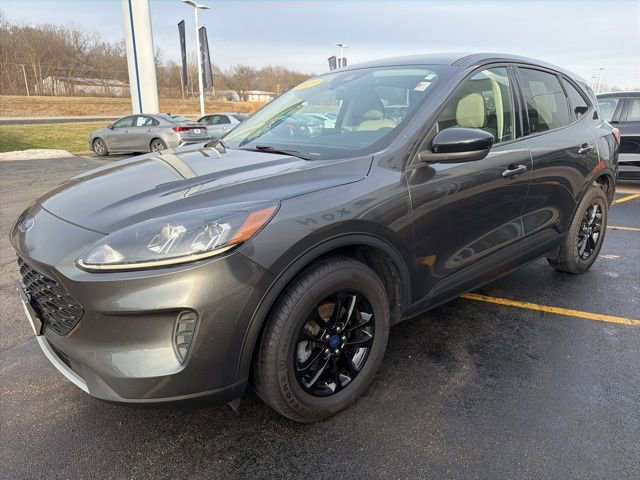 Used 2020 Ford Escape SE Sport image 3