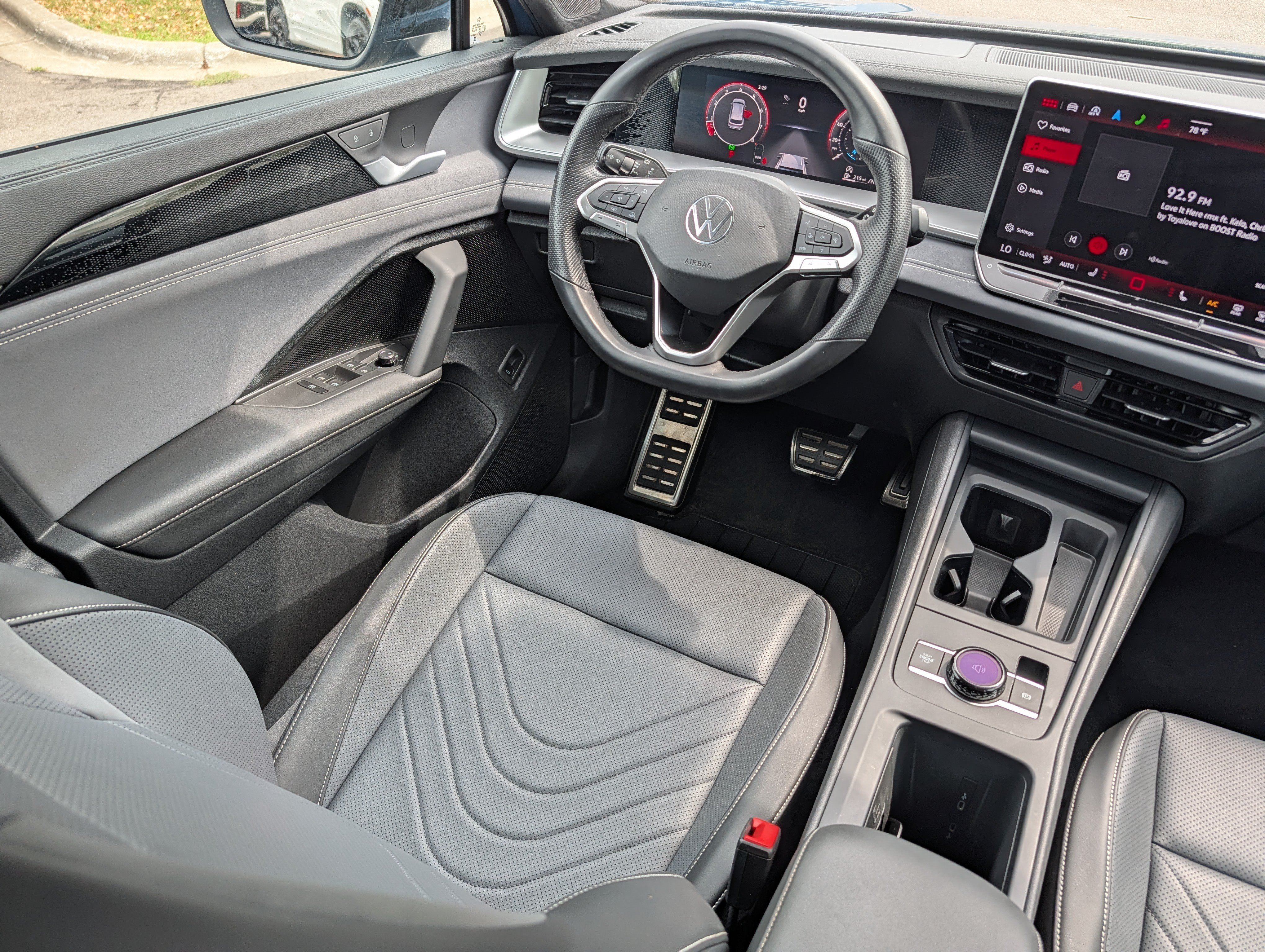 Certified 2025 Volkswagen Tiguan SE R-Line AWD/4WD image 9