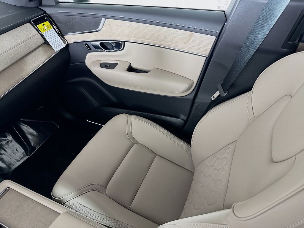 New 2026 Volvo XC90 B6 Plus w/ Protection Package image 24