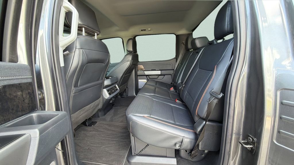 Used 2025 Ford F250 Lariat w/ Black Appearance Package image 17