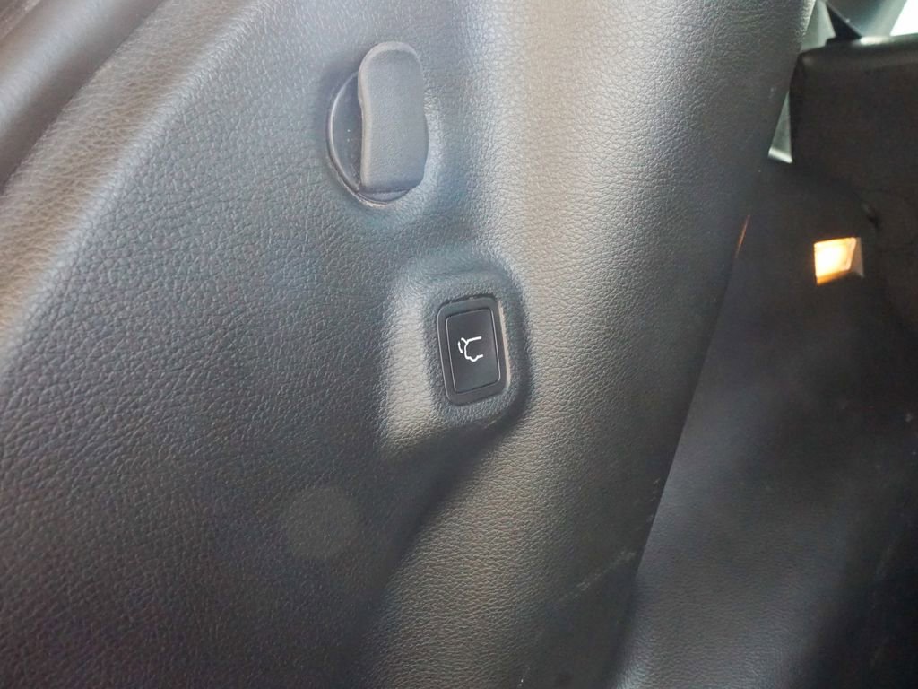 Used 2022 Jeep Compass Limited w/ (RED) Package image 11