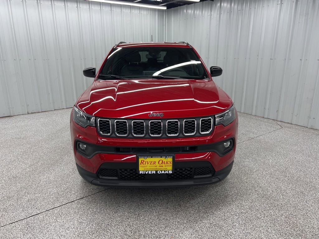 Used 2025 Jeep Compass Latitude image 2
