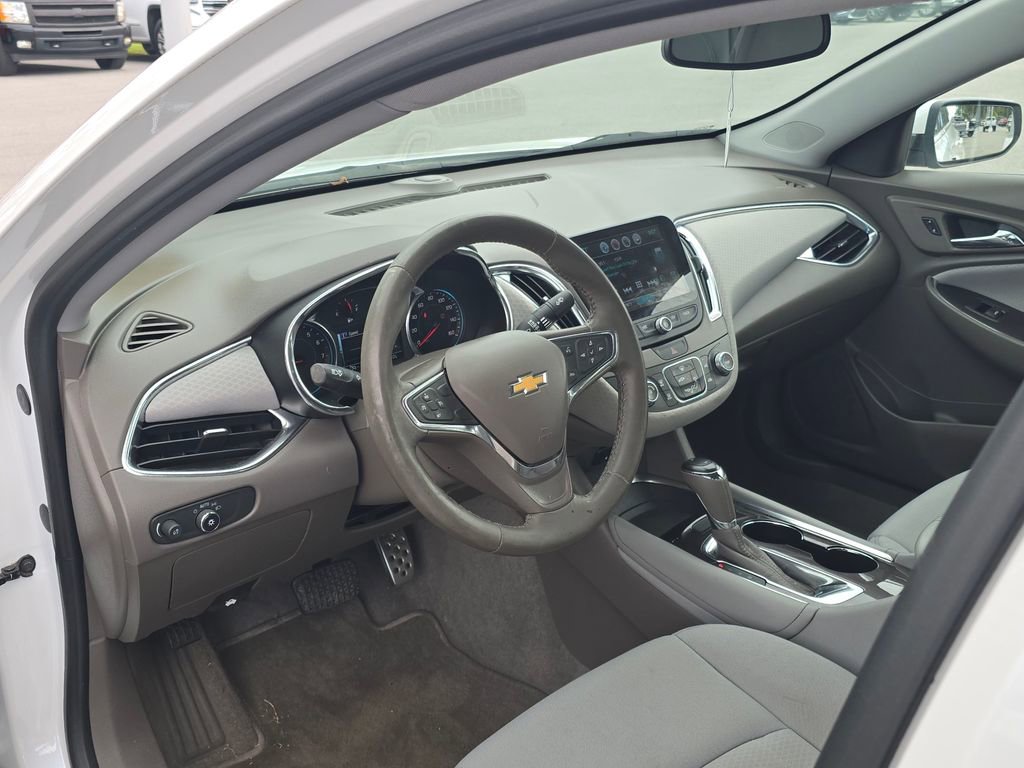 Used 2016 Chevrolet Malibu LT FWD image 13