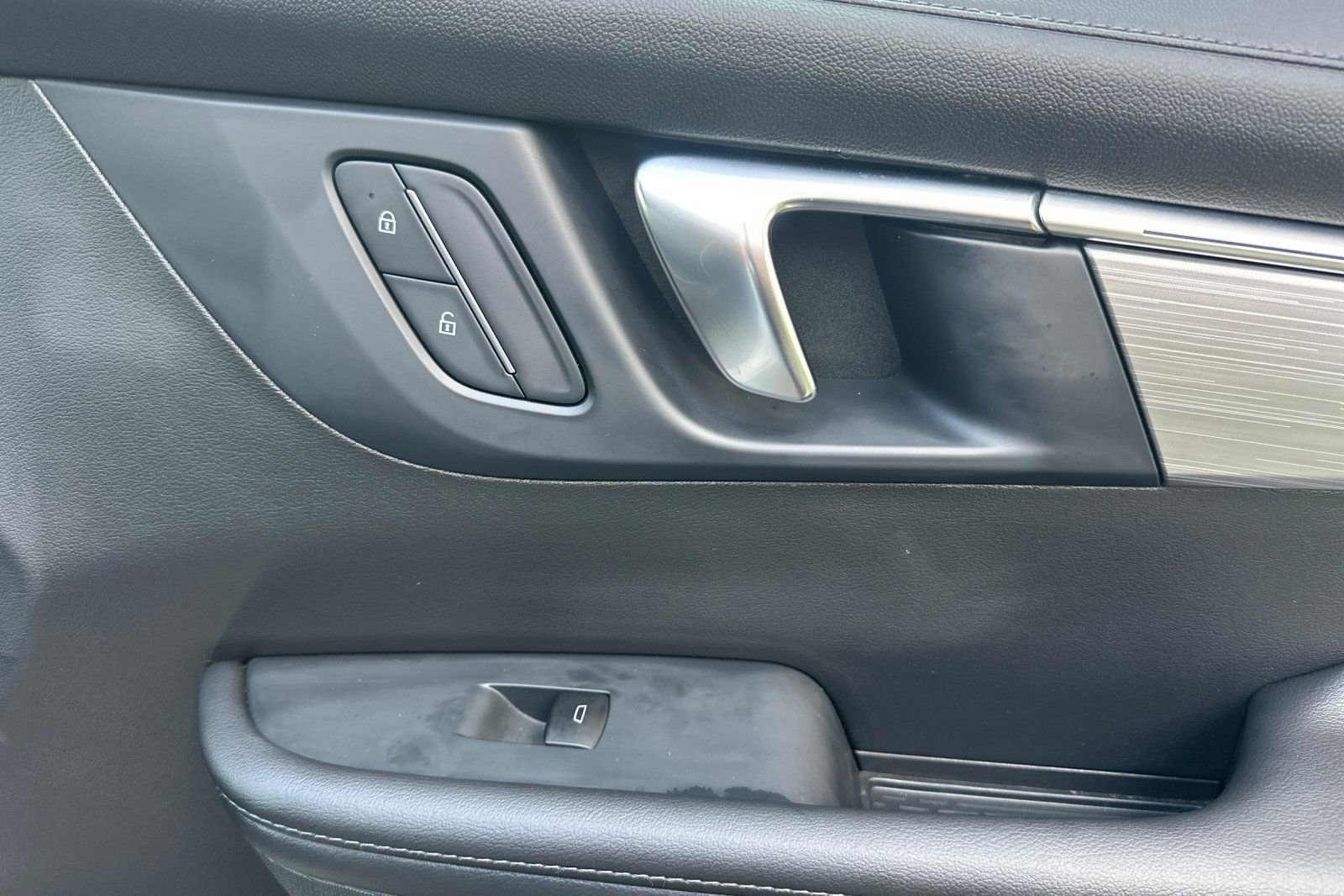 Used 2025 Buick Enclave Preferred image 23