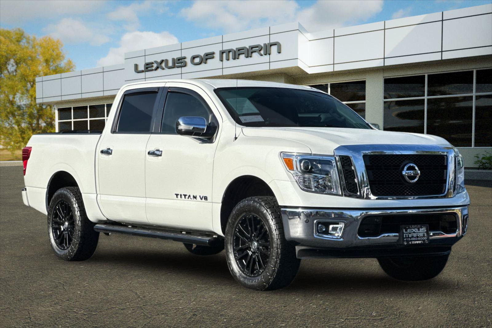 Used 2018 Nissan Titan SL AWD/4WD image 6