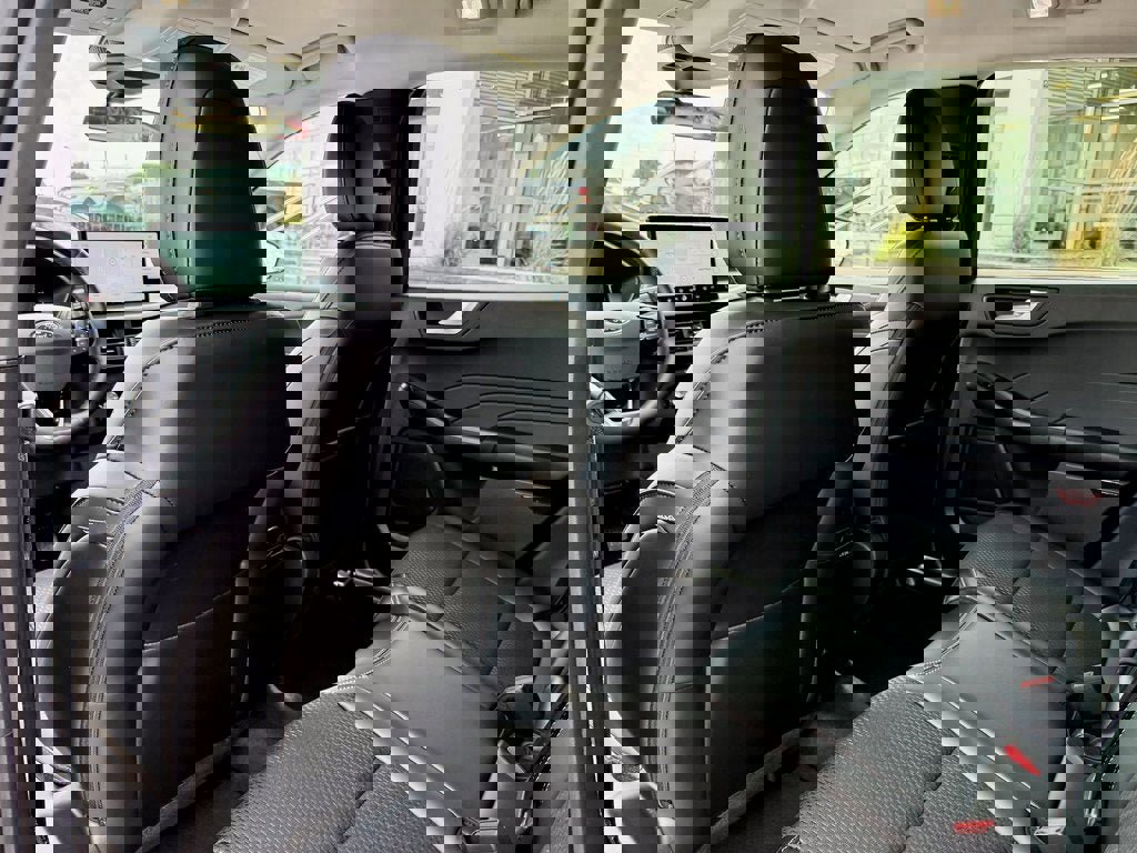 New 2025 Ford Escape SE image 11