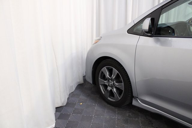 Used 2018 Toyota Sienna SE image 19