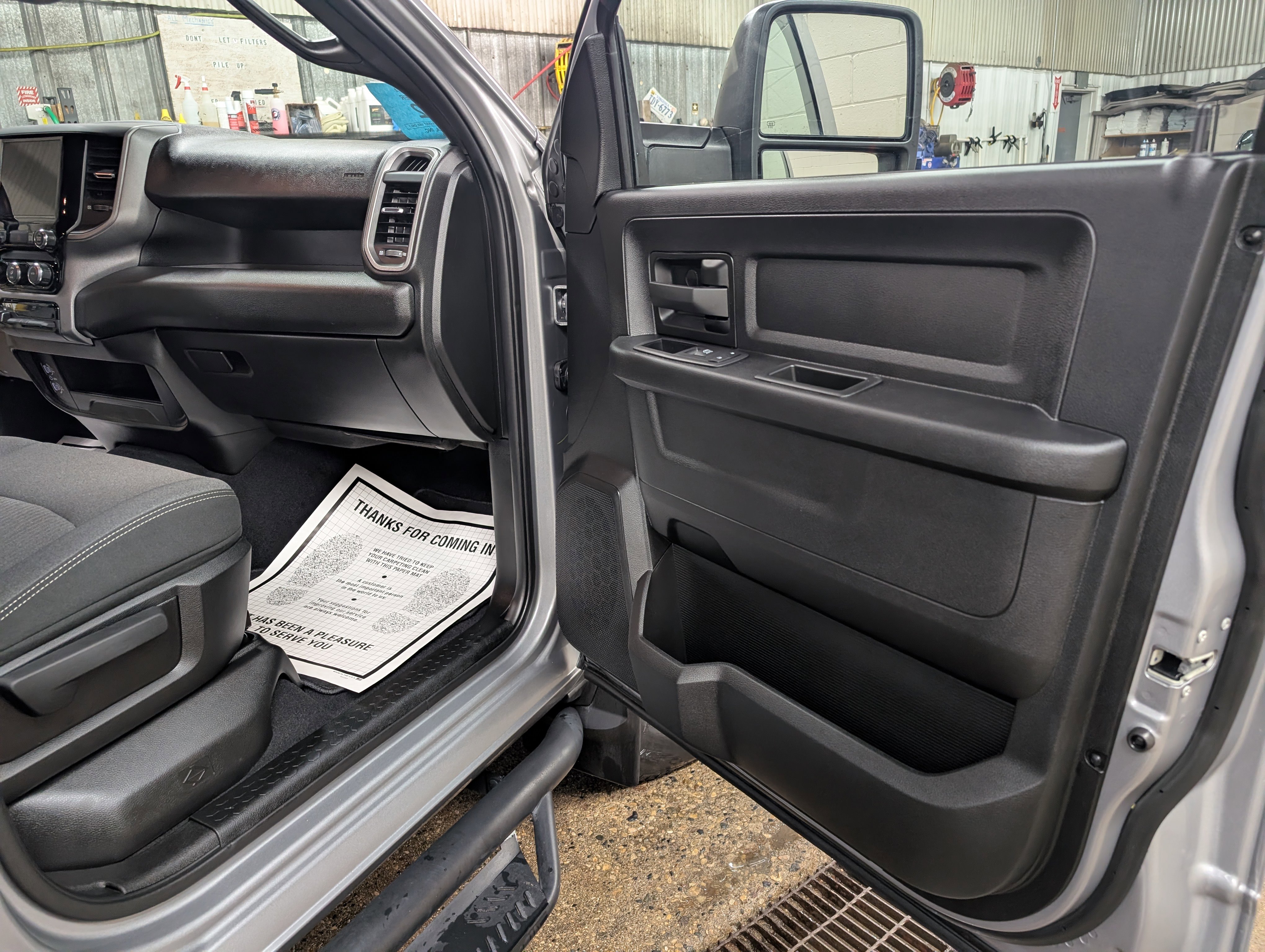 Used 2024 RAM 2500 Tradesman w/ Chrome Appearance Group AWD/4WD image 4