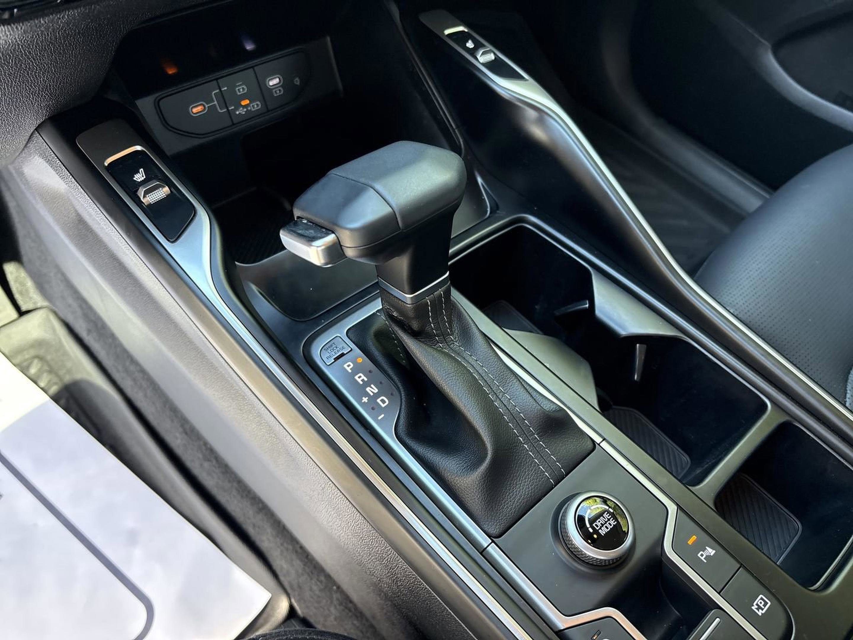 Used 2025 Kia Sorento S image 16