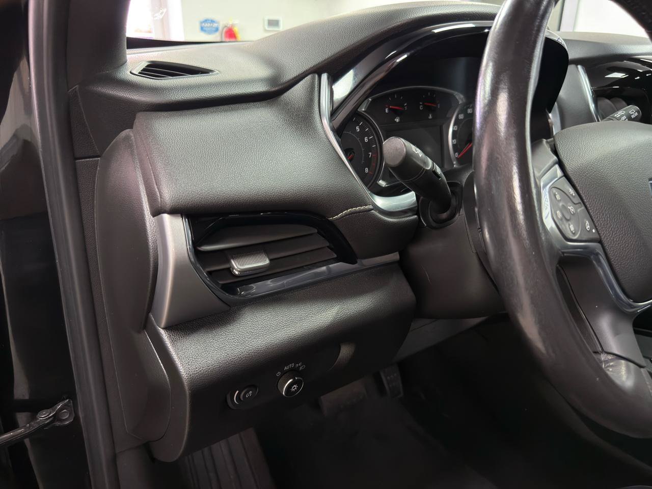Used 2022 Chevrolet Traverse LT w/ LPO, Floor Liner Package AWD/4WD image 16