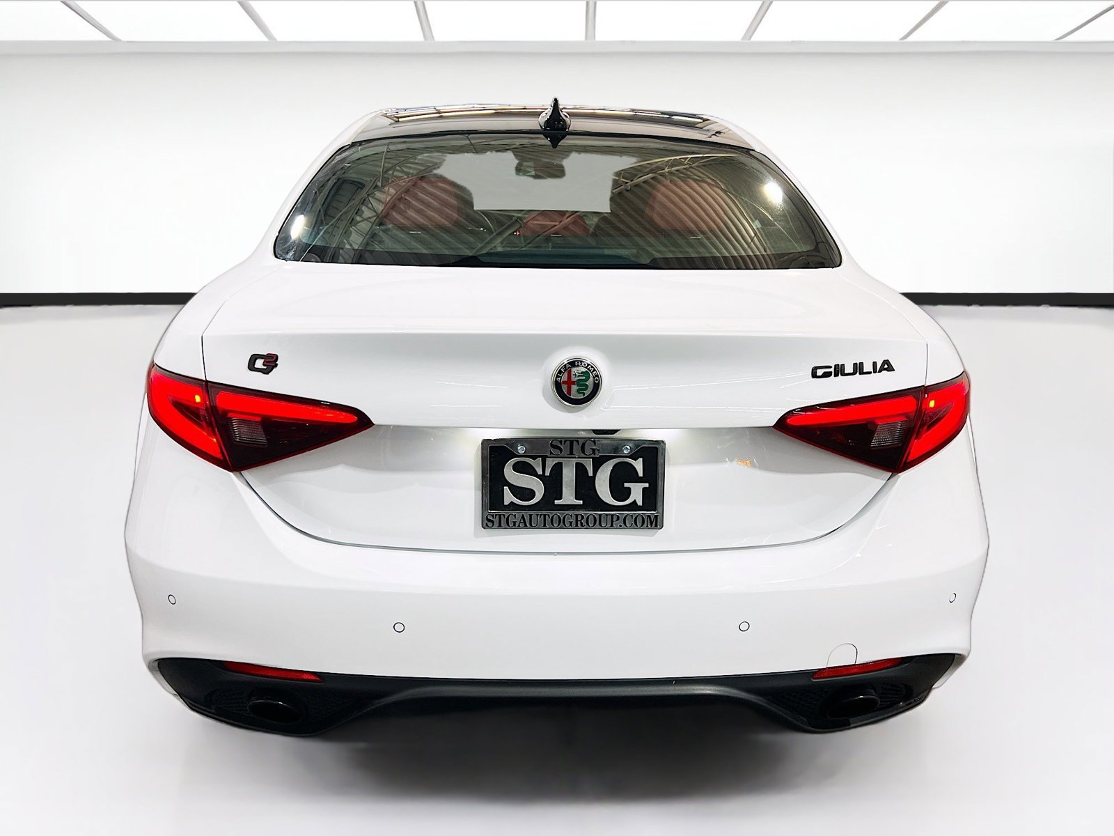 Used 2023 Alfa Romeo Giulia Veloce RWD image 5