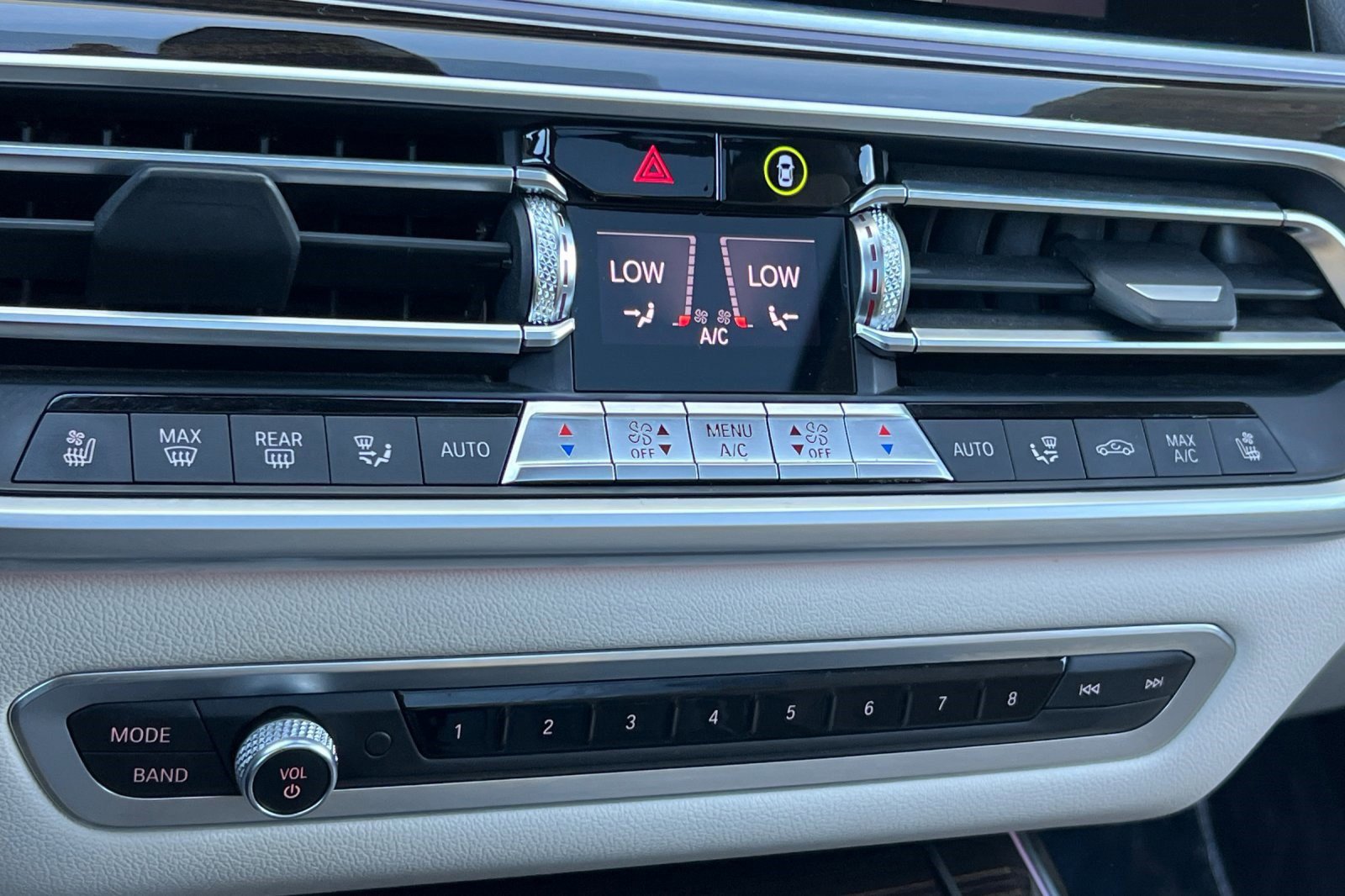 Used 2020 BMW X7 xDrive40i w/ Premium Package image 27